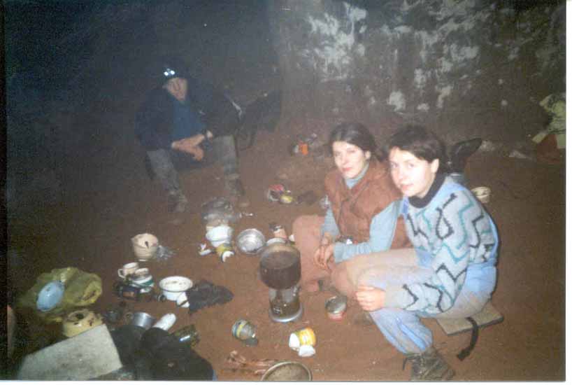 Лагерь в пещере